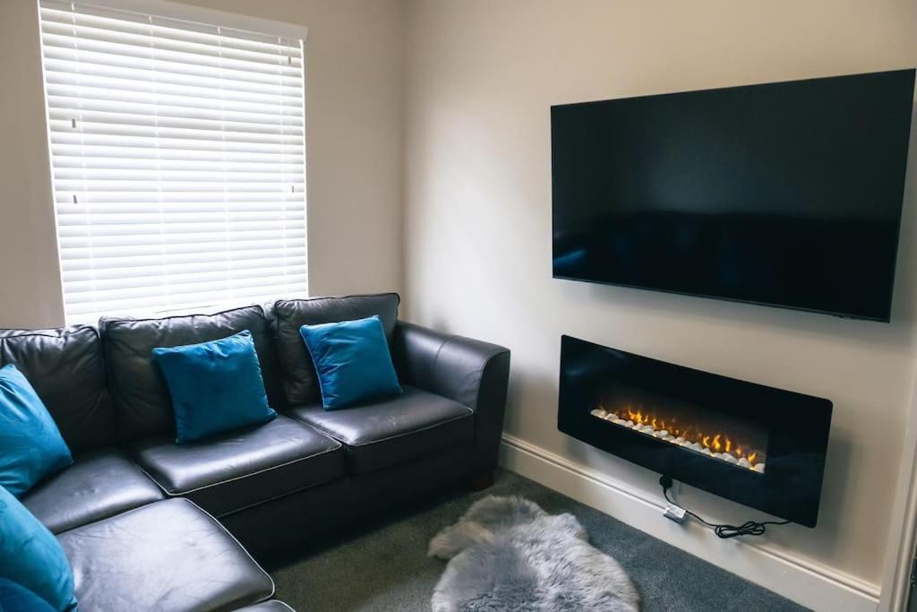 Cheadle Haven: 4-Bedroom Retreat Near Alton Towers Exterior photo