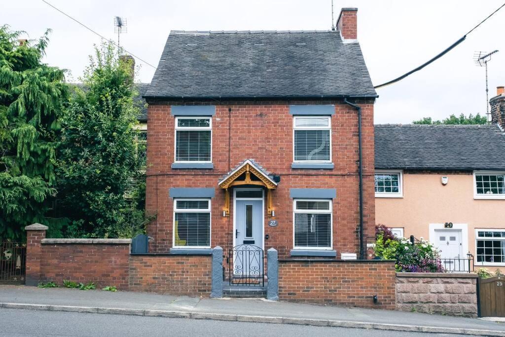 Cheadle Haven: 4-Bedroom Retreat Near Alton Towers Exterior photo