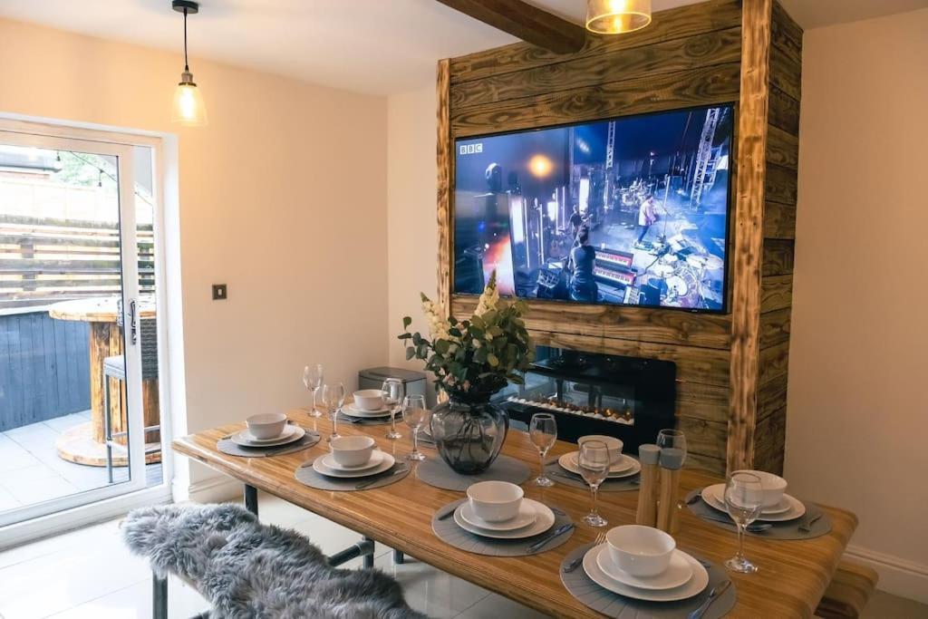 Cheadle Haven: 4-Bedroom Retreat Near Alton Towers Exterior photo
