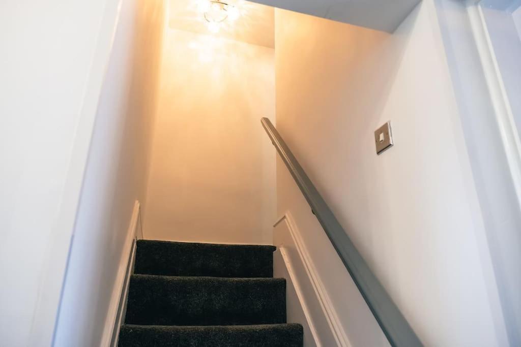 Cheadle Haven: 4-Bedroom Retreat Near Alton Towers Exterior photo